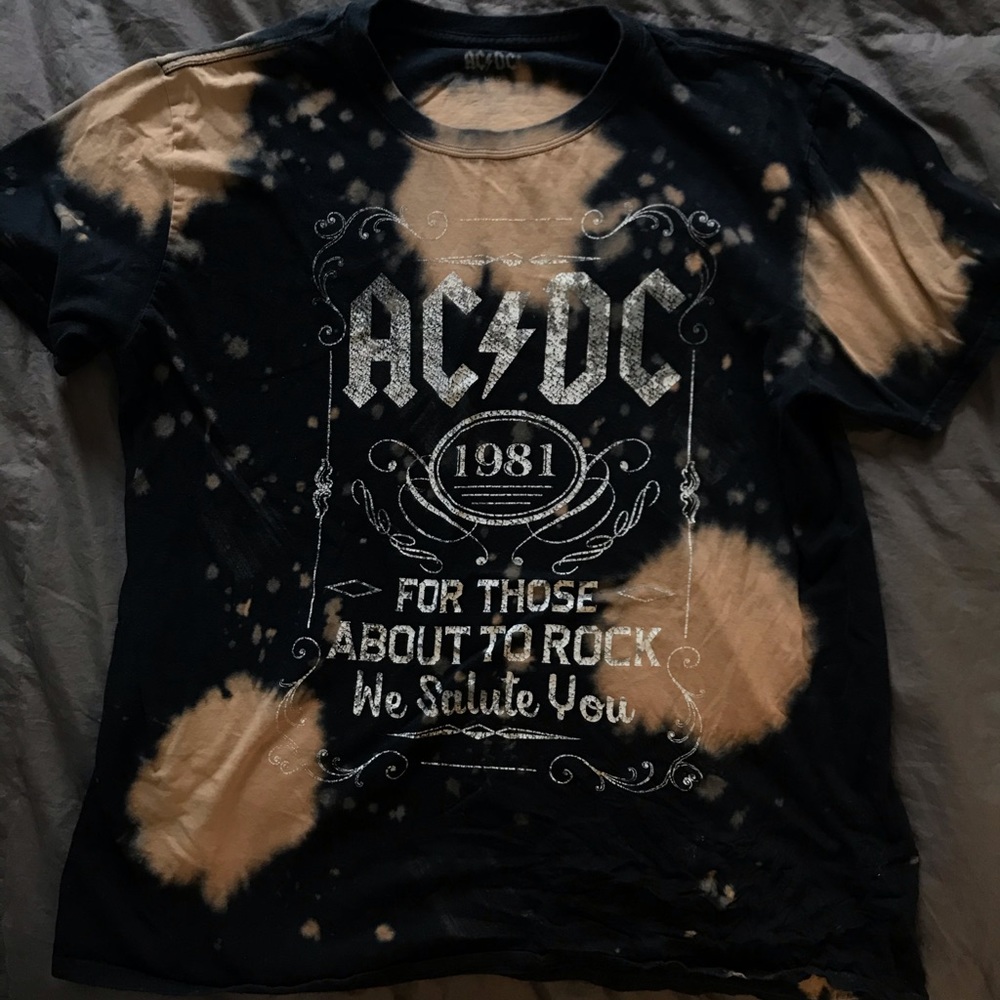 DISTRESSED AC/DC TSHIRT